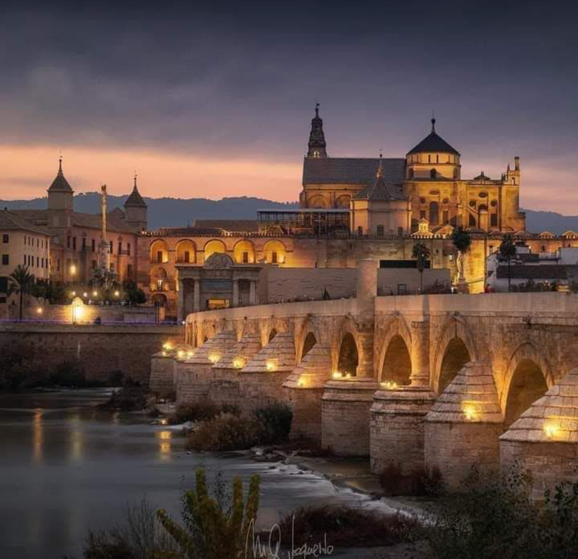 Córdoba bei Nacht – Magie zwischen Mezquita & Römerbrücke